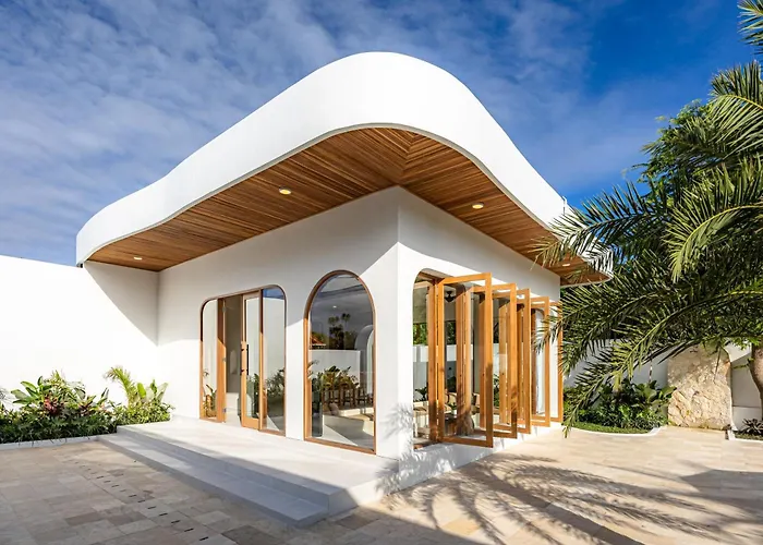 Orman Evi Desaulu - Private Escape With Sunlit Pool In Uluwatu