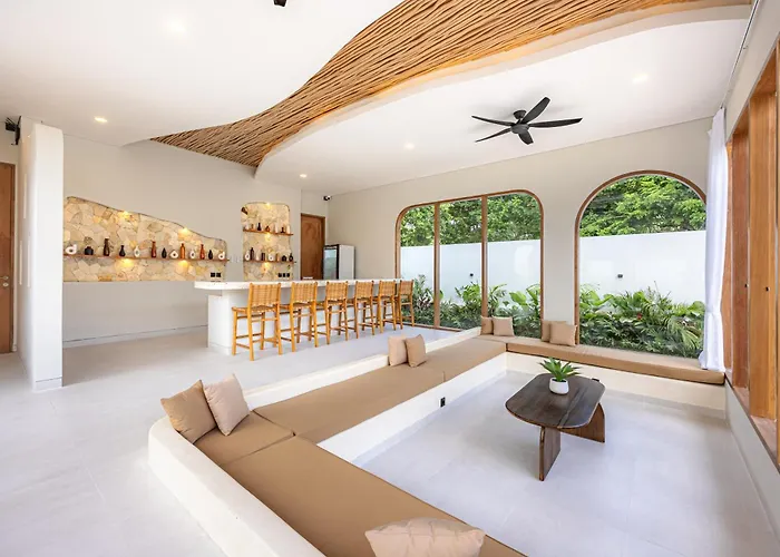 Desaulu - Private Escape With Sunlit Pool In Uluwatu