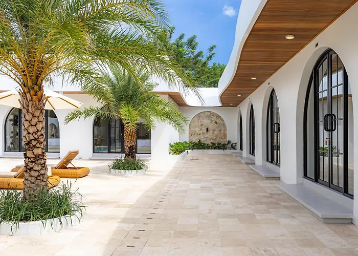 Orman Evi Desaulu - Private Escape With Sunlit Pool In Uluwatu