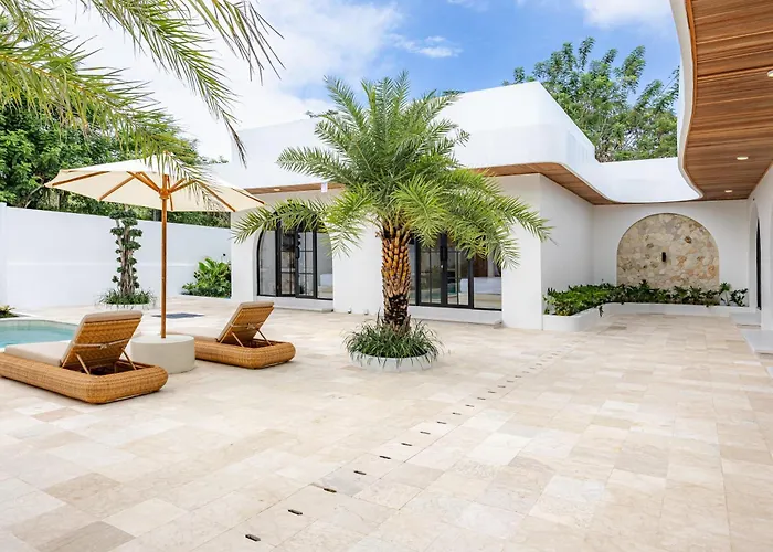 Orman Evi Desaulu - Private Escape With Sunlit Pool In