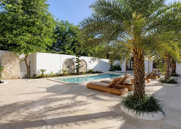 Orman Evi Desaulu - Private Escape With Sunlit Pool In *