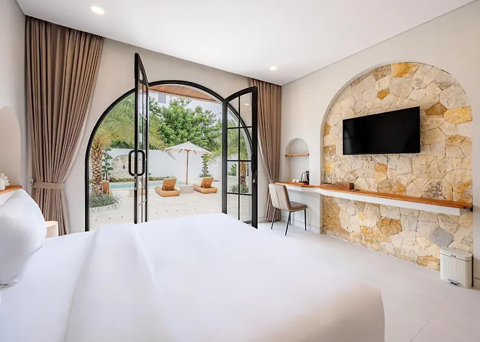 Desaulu - Private Escape With Sunlit Pool In *