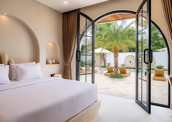 Desaulu - Private Escape With Sunlit Pool In Uluwatu