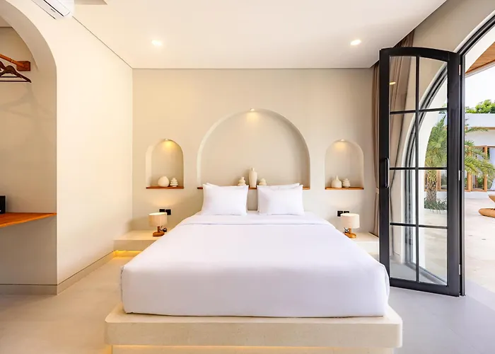Desaulu - Private Escape With Sunlit Pool In