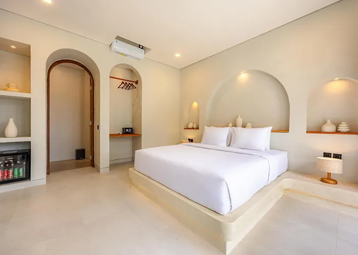 Desaulu - Private Escape With Sunlit Pool In
