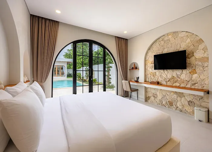 Orman Evi Desaulu - Private Escape With Sunlit Pool In Uluwatu
