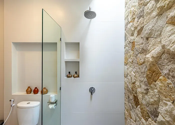 Orman Evi Desaulu - Private Escape With Sunlit Pool In