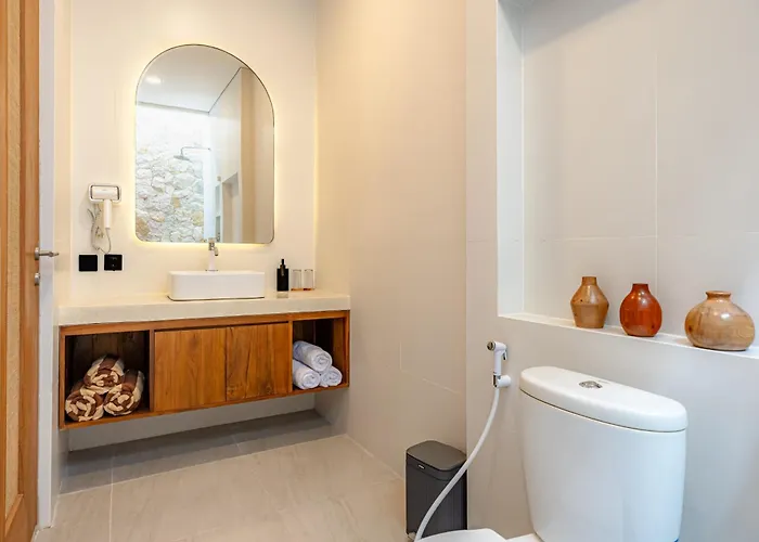 Orman Evi Desaulu - Private Escape With Sunlit Pool In Uluwatu