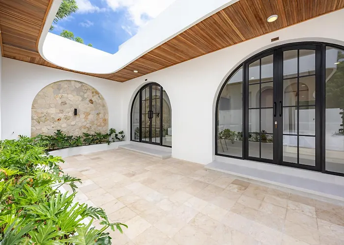 Orman Evi Desaulu - Private Escape With Sunlit Pool In Uluwatu