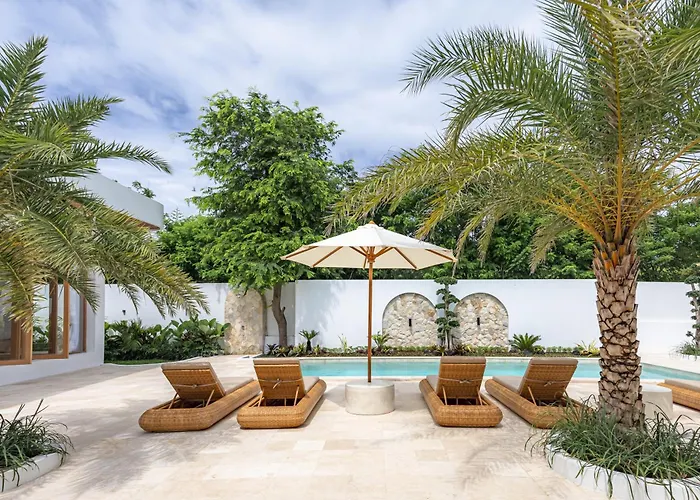 Desaulu - Private Escape With Sunlit Pool In Uluwatu