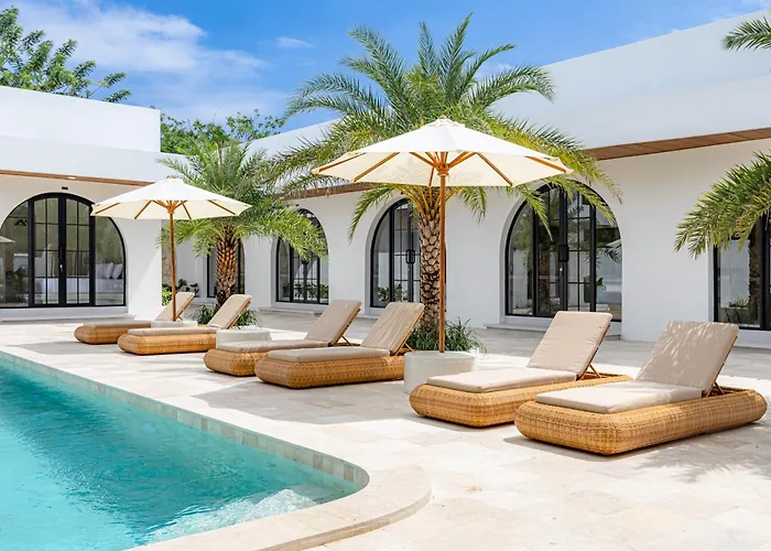 Desaulu - Private Escape With Sunlit Pool In Orman Evi Uluwatu