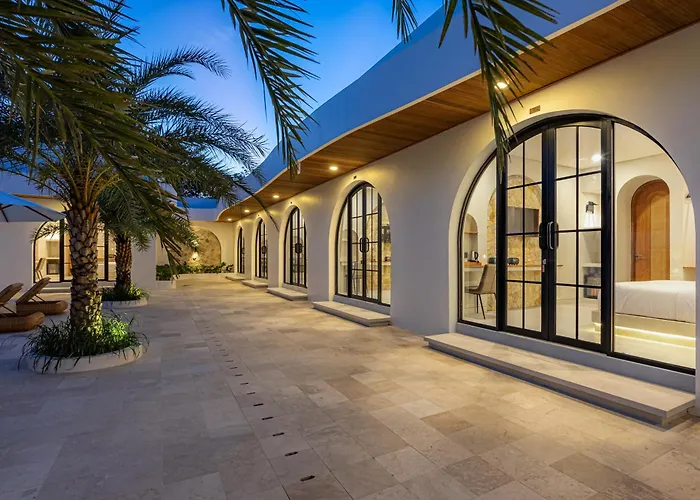 Orman Evi Desaulu - Private Escape With Sunlit Pool In